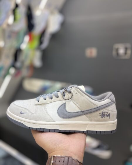Nike SB Dunk Low x Stussy
